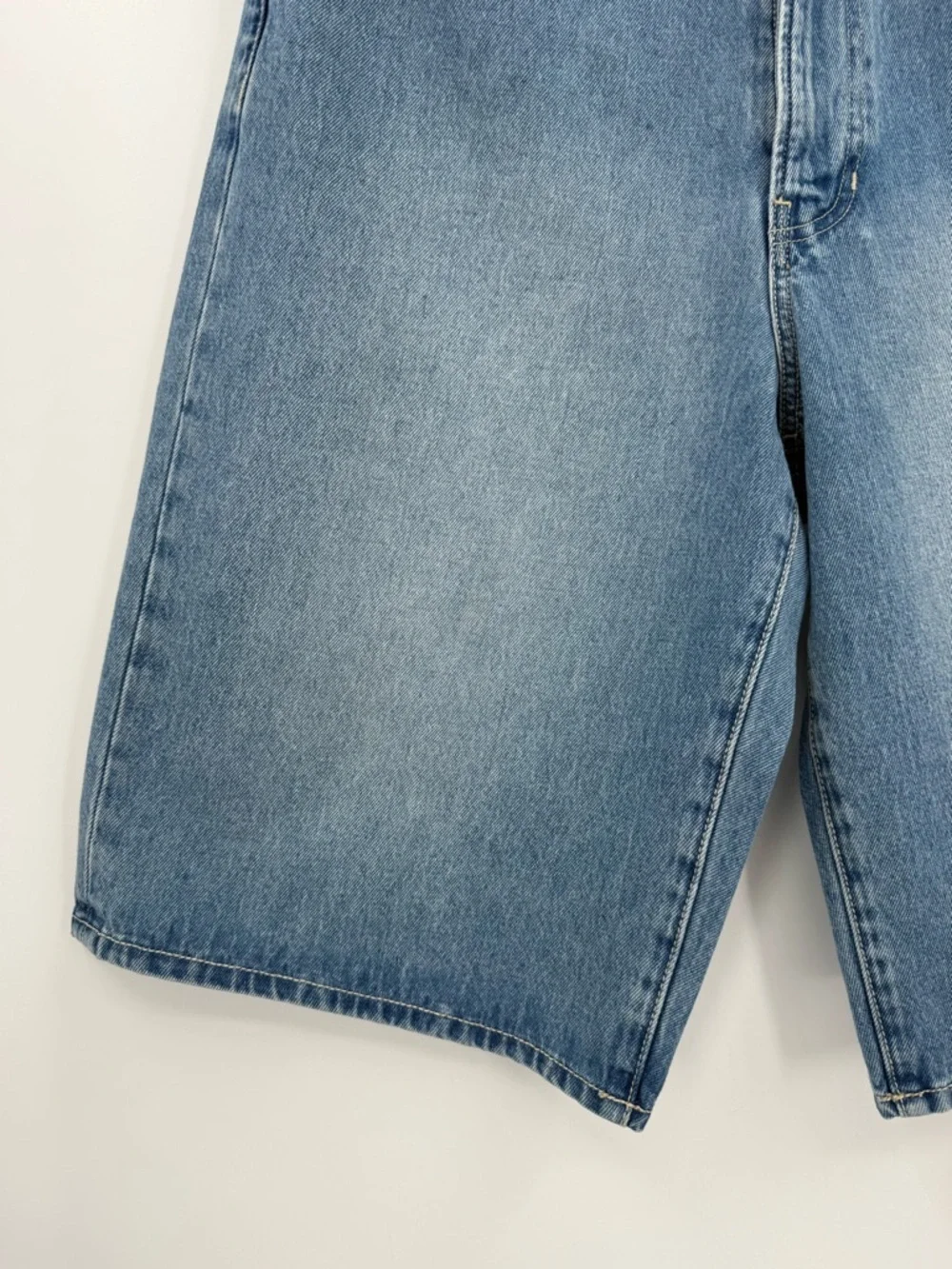 Veronica Beard Charlotte High Rise Denim Long Shorts in Silverwood Blue Size 30